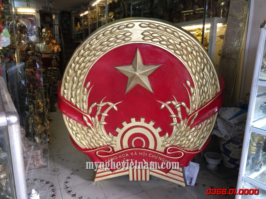 Logo Quốc huy việt nam bằng composite tổng hợp đường kính 1m3 được đúc nổi có khung sắt gia cố. Quốc huy bằng composite được sản xuất theo mẫu tiêu chuẩn quốc gia.