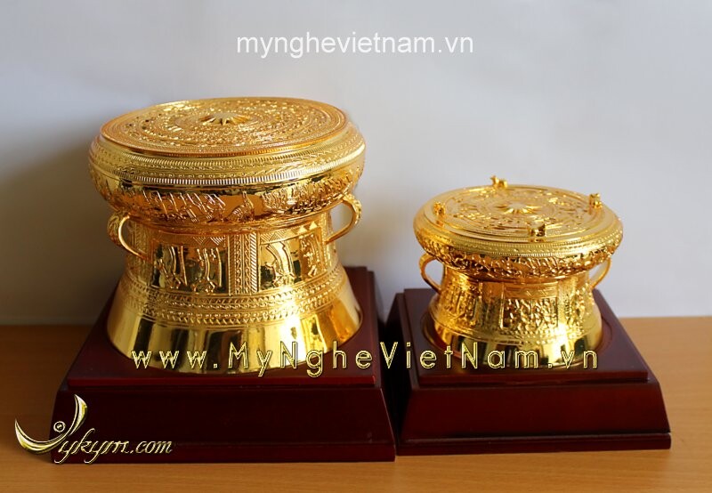 Trống mạ vàng trên chất liệu đồng cao cấp. Sản phẩm quà tặng đối ngoại